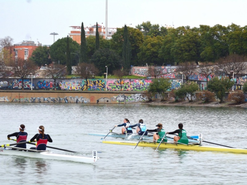 El Campeonato de Andalucía de barcos largos se queda en el Guadalquivir