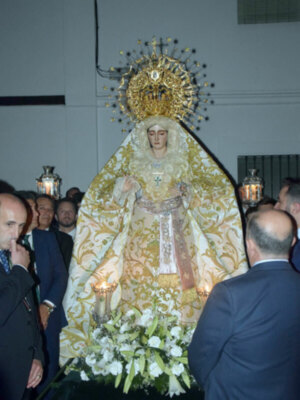 Solemne procesión de bajada en la Hermandad de la Vera-cruz de Alcalá del Río