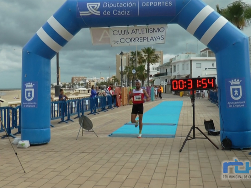 Los 10 Km Correplayas se estrenan como Memorial Paco Guisado con récord de la prueba y destacada participación femenina 