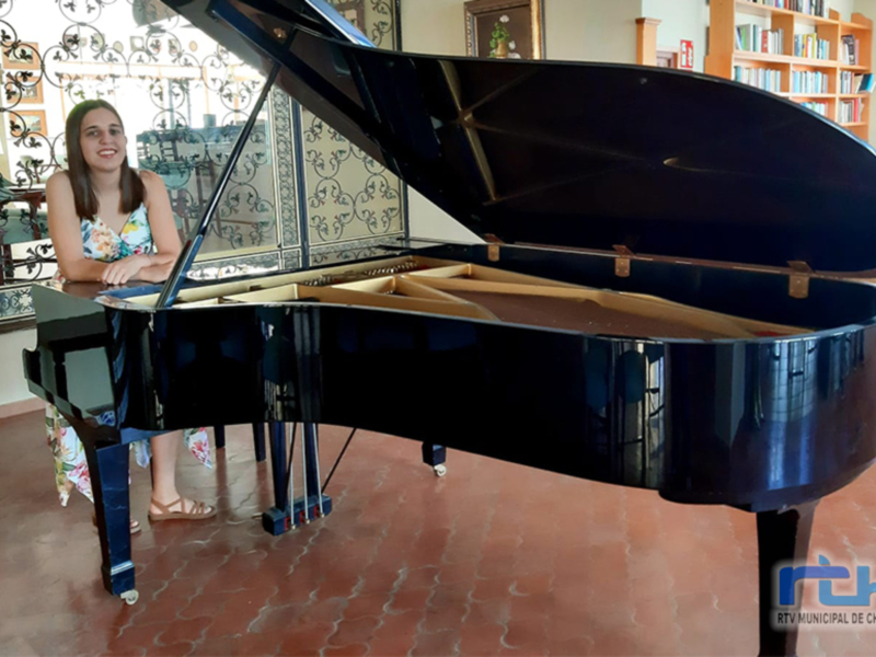 La pianista chipionera María del Carmen Lorenzo ofrecerá mañana un concierto de piano dentro del Festival de Música Ciudad de Chipiona