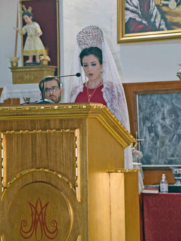 El Rvdo. Amador Domínguez Manchado bendijo el nuevo estandarte de San Benito de Sevilla