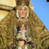 Las Hermanas de la Cruz vuelven a vestir a la Virgen de los Reyes. 