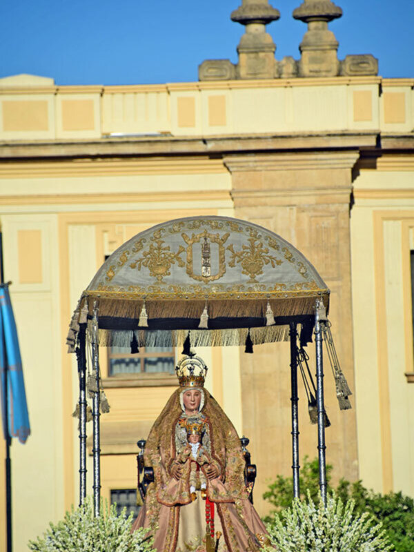 Así lució la Virgen de los Reyes, patrona de Sevilla, en la procesión de este 15 de agosto.