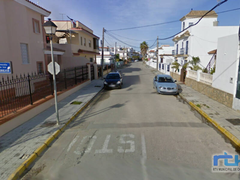 La antigua avenida de Los Cangrejos de Chipiona pasará a llamarse este viernes calle ‘Maestro y Atleta Paco Guisado’