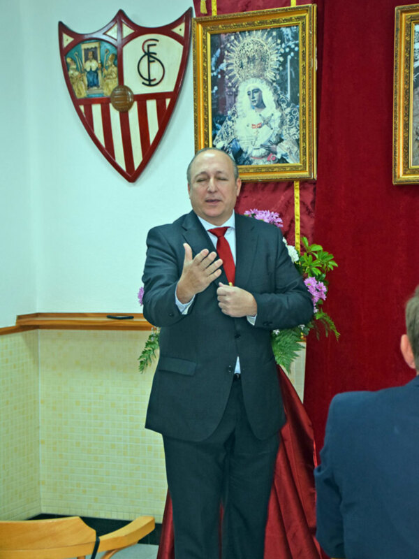 D. Guillermo Jiménez Ballester presentó la exaltación de Semana Santa de la Peña al Relente