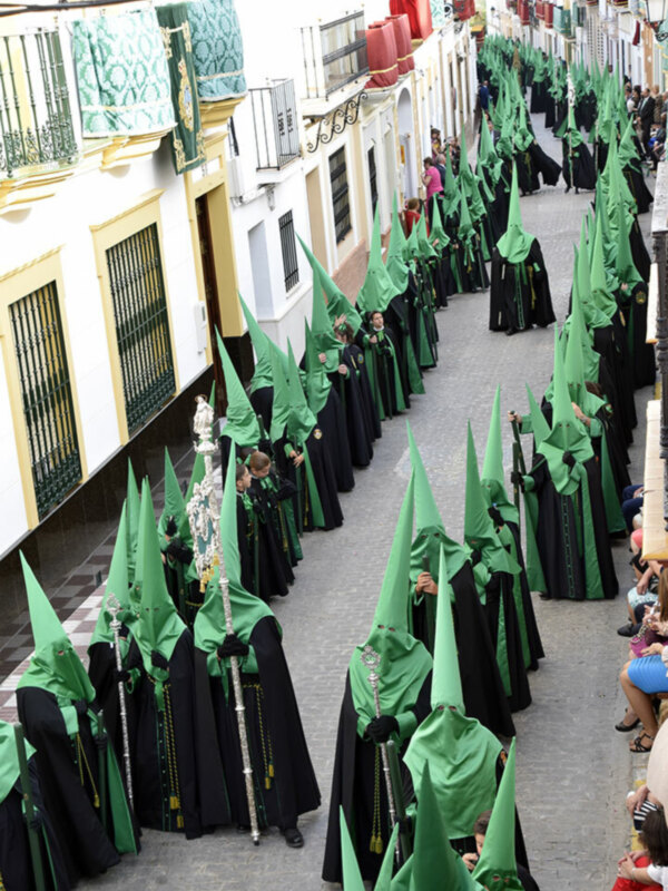 El jueves Santo Ilipense camino de la Cruz de Cristo.