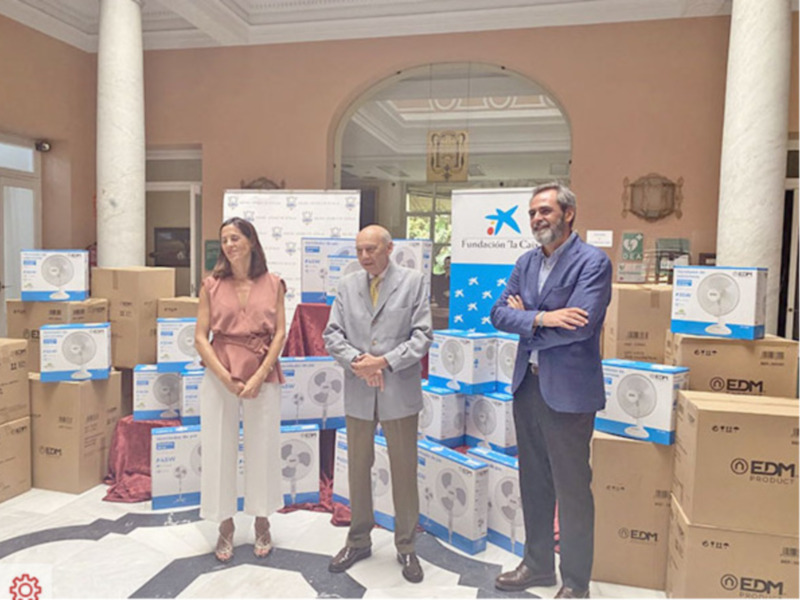 El Ateneo sevillano entrega 150 ventiladores a familias vulnerables y con pobreza energética en la ciudad de la Giralda