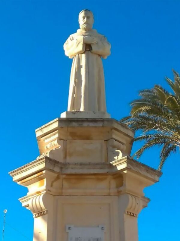 El Ayuntamiento de Chipiona y la autora Teresa Lafita firmarán un convenio para la edición de un libro sobre el monumento al Padre Lerchundi