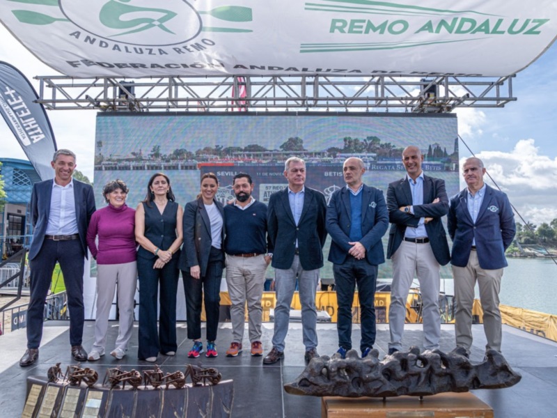 La Regata Sevilla-Betis, epicentro del remo mundial