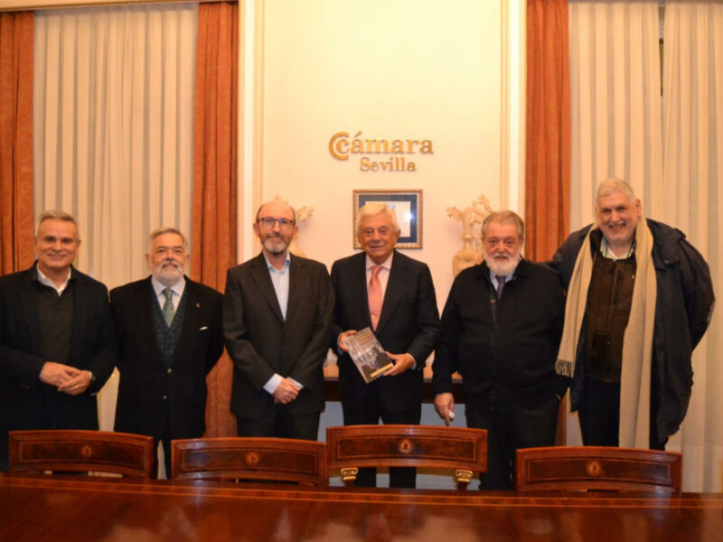 La Cámara de Comercio presentó el primer libro de Semana Santa de Paco Correal con lleno absoluto y rotundo éxito