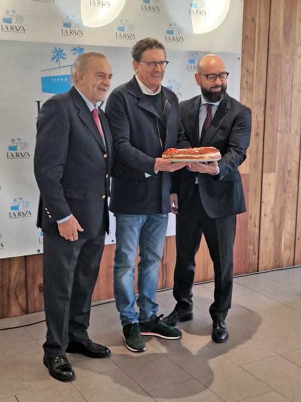 Melchor, Gaspar y Baltazar han protagonizado el tradicional desayuno en el Restaurante La Raza de Sevilla