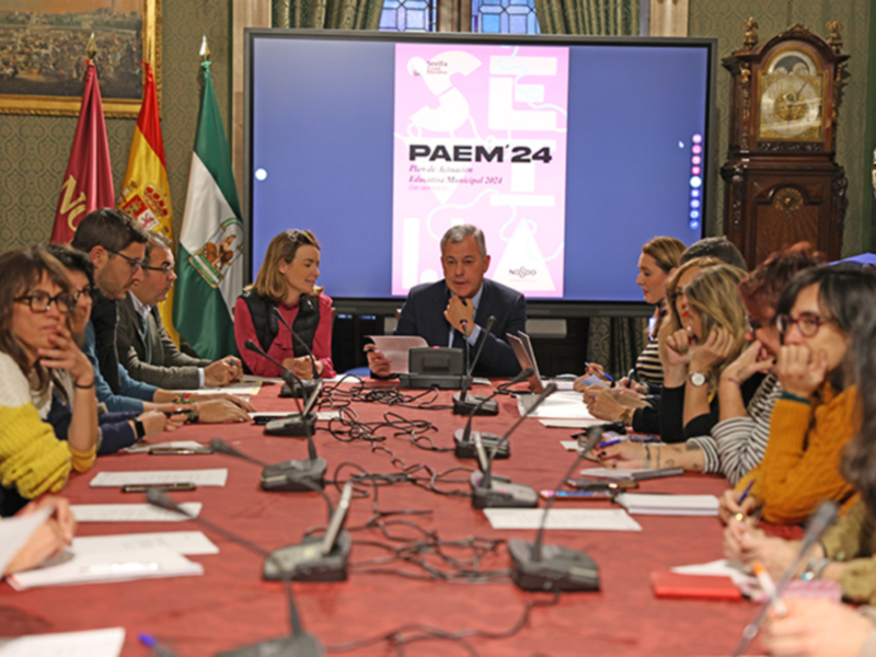 El alcalde de Sevilla José Luis Sanz preside la constitución del Consejo Escolar Municipal en el Ayuntamiento hispalense