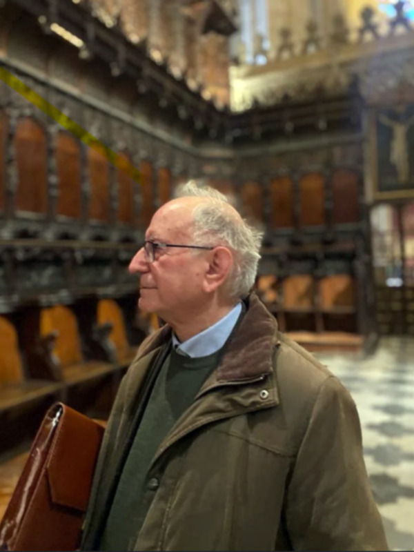 Cintado sucede al Canonico de la Catedral de Sevilla Herminio González Barrionuevo, como nuevo maestro de capilla que desempeñó este oficio desde 1985
