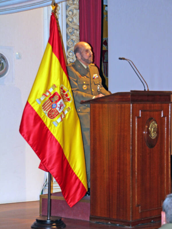 María Fidalgo presento los libros de Artilleria del Coronel Guillermo Frontela
