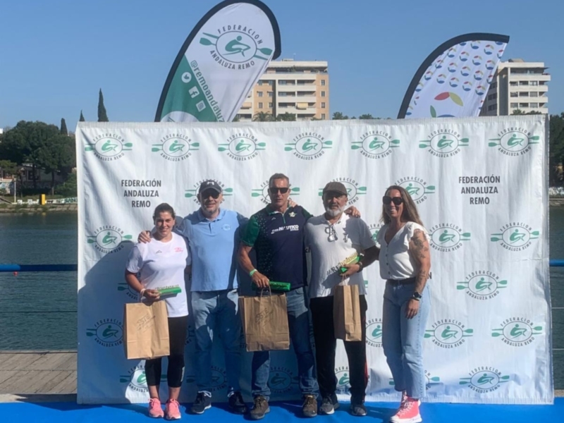 El Club Náutico se impone en el Campeonato de Andalucía de barcos largos de remo