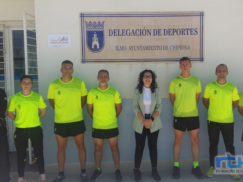 Militares de la Unidad Militar de Emergencias han entrenado hoy en el circuito de orientación del pinar de Chipiona 