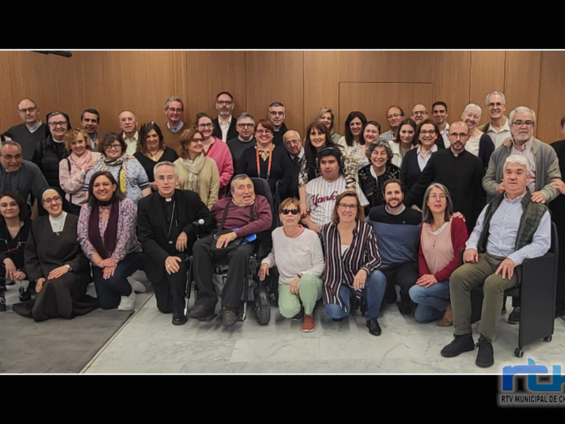 La chipionera Isabel Florido presenta su catecismo de pictogramas en un encuentro de responsables diocesanos para la discapacidad