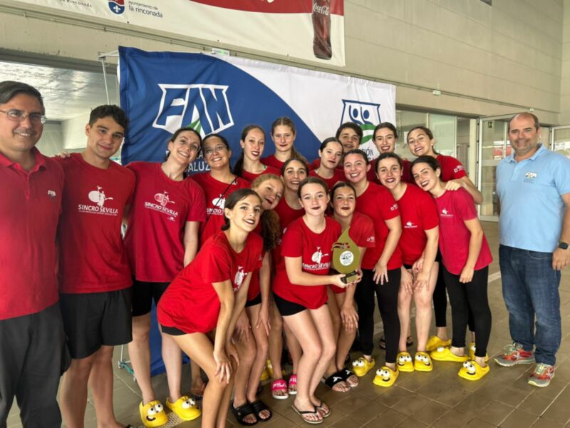 El Club Natación Sincro Sevilla reedita corona en la Copa de Andalucía