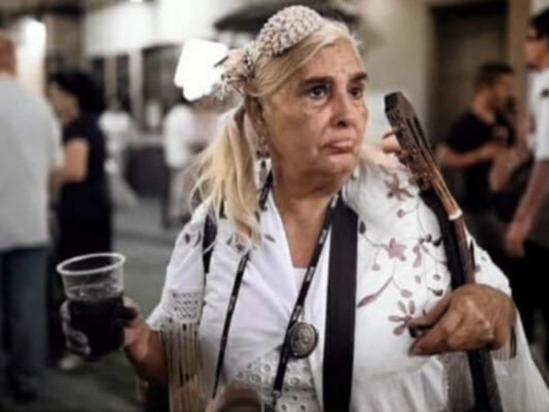 Desde el pueblo de La Campana,en la campiña del hambre de Andalucía, llegó esta mujer de perfil Valleinclanesco