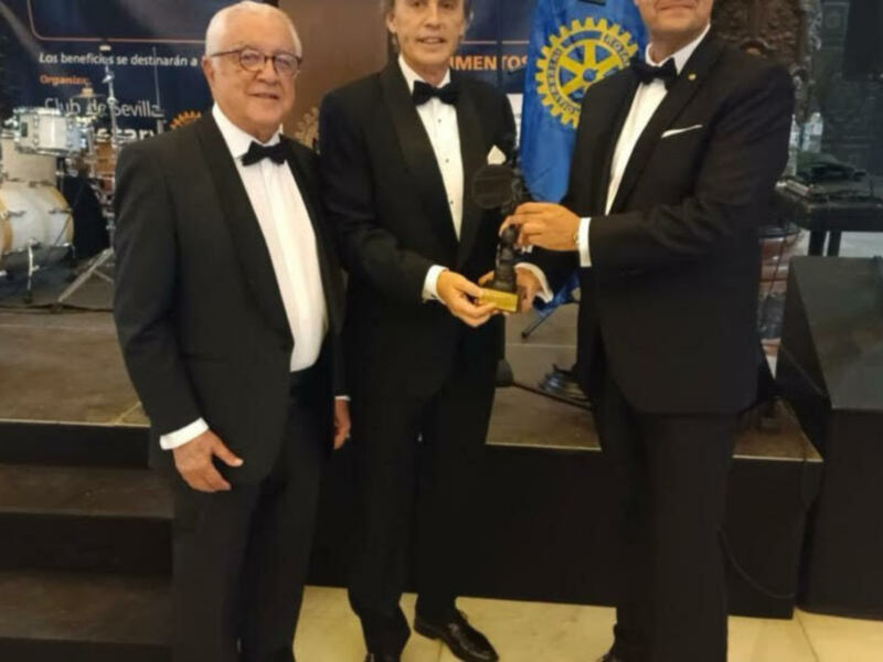 Enrique Ybarra recibe el premio "Sevillano del año" del Rotary Club de Sevilla
