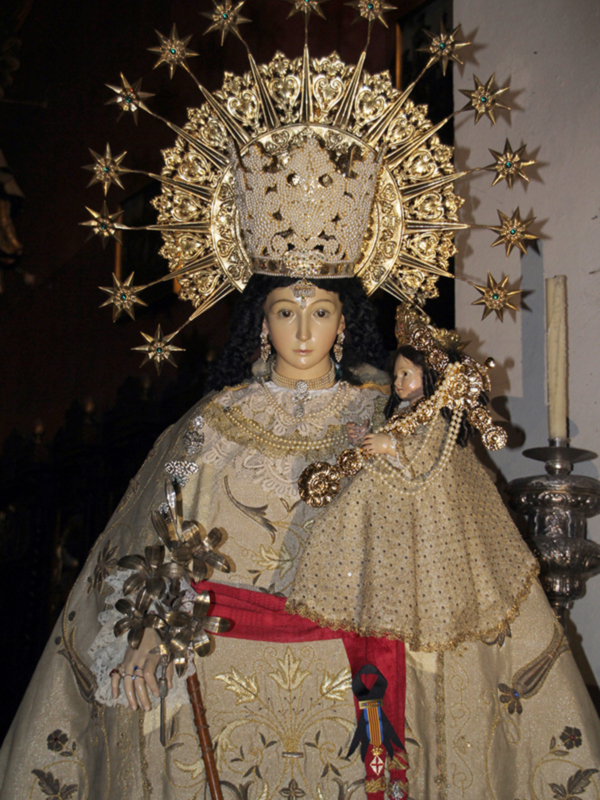 Rosario de jóvenes y misa en Sevilla en honor a los afectados por la catástrofe en Valencia