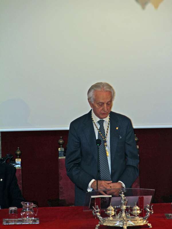  Medicina y Pasión: Presentación del Libro 'Relato Médico de la Pasión según Sevilla'