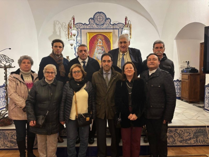   Con el salón de Cabildos de la Casa de la Virgen lleno, se presentó en la tarde de ayer el libro "Setefilla en la Magna de Sevilla 2024" 