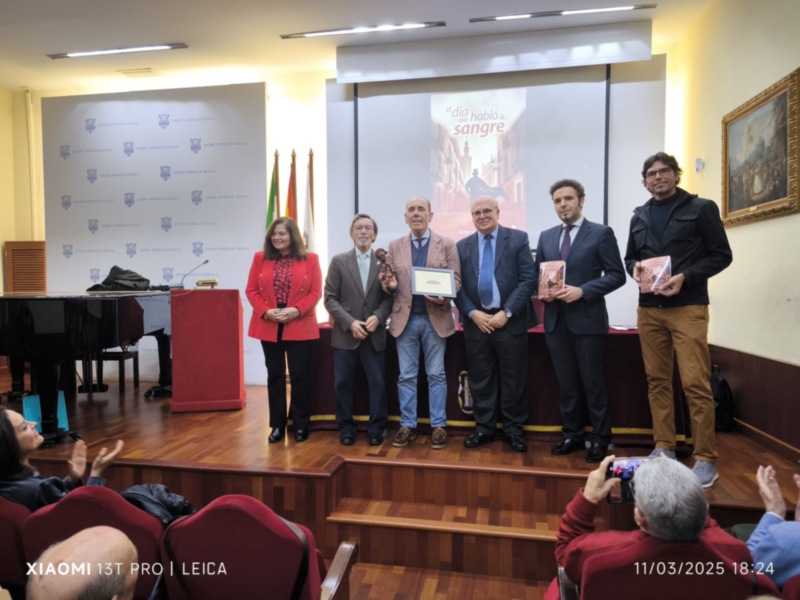 El día que hablo la sangre, de Victor García Rayo presentado en el Ateneo de Sevilla 