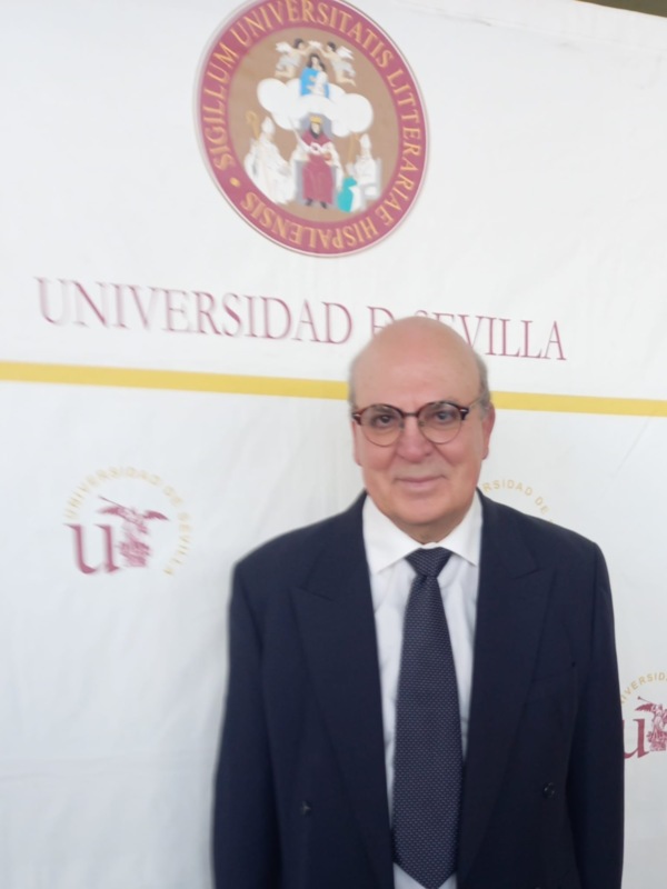Esperanza Macarena, Rosa de Oro, será presentado el próximo martes 8 de abril en el Ateneo de Sevilla .