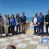 Chipiona homenajea a Diego Montalbán rotulando con su nombre un mirador de la playa de Regla y con una exposición única sobre su obra