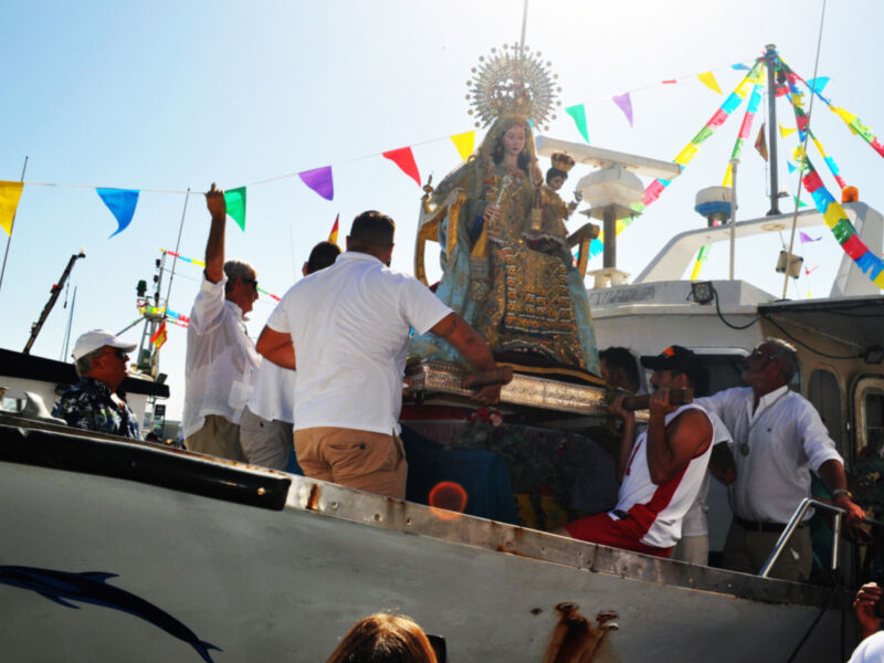   La Virgen del Carmen pasea por aguas de Chipiona