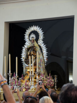La Capilla del Rodeo volvió a ser punto de partida de la emotiva salida de la Virgen del Carmen de Calatrava en Sevilla