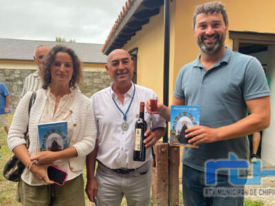 El investigador chipionero Juan Francisco Lorenzo presentó en la localidad asturiana de Cadavedo su libro ‘Regla por el Mundo’