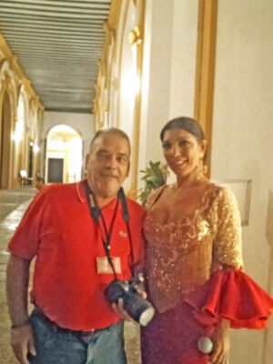 Joana Jiménez emociona con su voz en una velada de copla y tradición en Sevilla