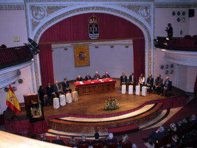  Así fue el acto en el que Sevilla entregó coronas y atributos a sus Reyes Magos 2026