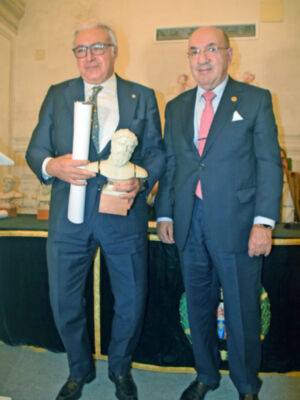  Reconocimiento a los guardianes del legado cultural en un acto celebrado en el histórico palacio sevillano