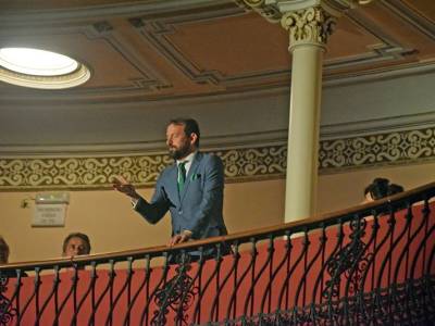  El pregón «Pasión y Gloria en Sevilla» reúne a numeroso público en Capitanía General 