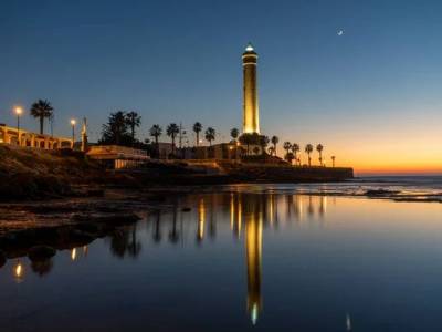 Chipiona apaga mañana el alumbrado ornamental del Faro, el Santuario y la Plaza de Abastos por La Hora del Planeta