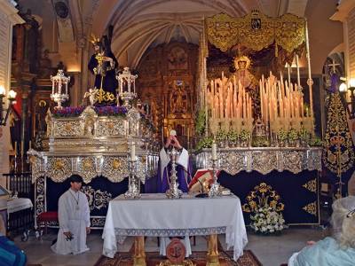 Alcalá del Río exalta su legado cofrade en la estación de penitencia del Dulce Nombre de Jesús 