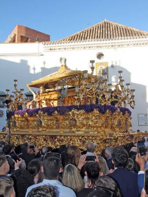 "Viernes Santo en Alcalá del Río, nazarenos, música y siglos de arte en la procesión de la Soledad"