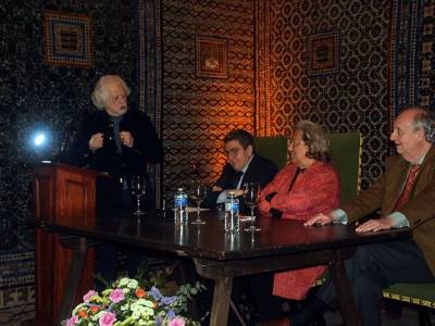  Sevilla ensalza la trayectoria de Enriqueta Vila Vilar en un acto cargado de solemnidad