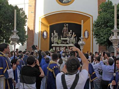 “La Hermandad de San José Obrero protagoniza un acto de devoción y tradición en el corazón de Sevilla” 