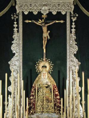 El altar de cultos mayores de la Hermandad,de Vera-cruz de Alcalá del Rio patrimonio, simbolismo y devoción en torno a los Sagrados Titulares