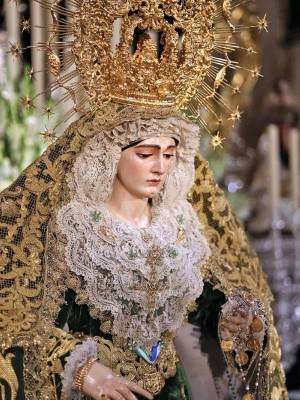 La devoción y la tradición marcan los cultos de la Vera-Cruz en Alcalá del Río 