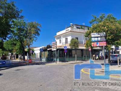 Desde hoy se cambia el sentido de un tramo de la calle Ramón y Cajal y se corta otro de la avenida de Regla a causa de una obra de Aqualia