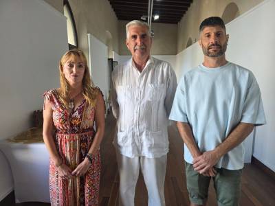 El Castillo de Chipiona acoge desde hoy la exposición 'Figuras de Arena' del Taller Municipal de Cerámica de María del Carmen Reyes