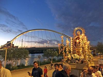 La Virgen del Carmen de Calatrava renueva su histórica procesión fluvial por el Guadalquivir en una emotiva jornada de fe y tradición
