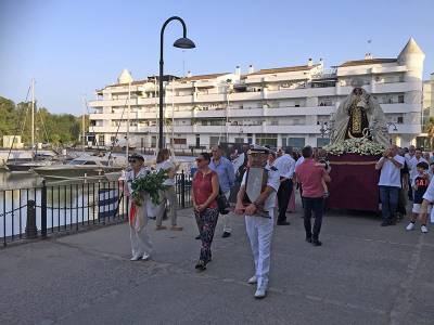  Gelves conmemora la tradición marinera de la Virgen del Carmen con su solemne procesión terrestre y fluvial