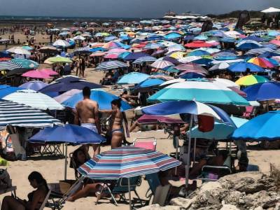 CHIPIONA A PESAR DEL EXODO DE VISITANTES QUE VERANEAN EN SUS PLAYAS, ES UN LUGAR EN PLENO DESARROLLO TURISTICO, DONDE ES EL PUEBLO MAS FELIZ DE ESPAÑA