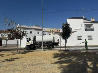 Utrera (Sevilla) refuerza la limpieza de la Feria de Consolación con 40 nuevas papeleras y servicios extraordinarios